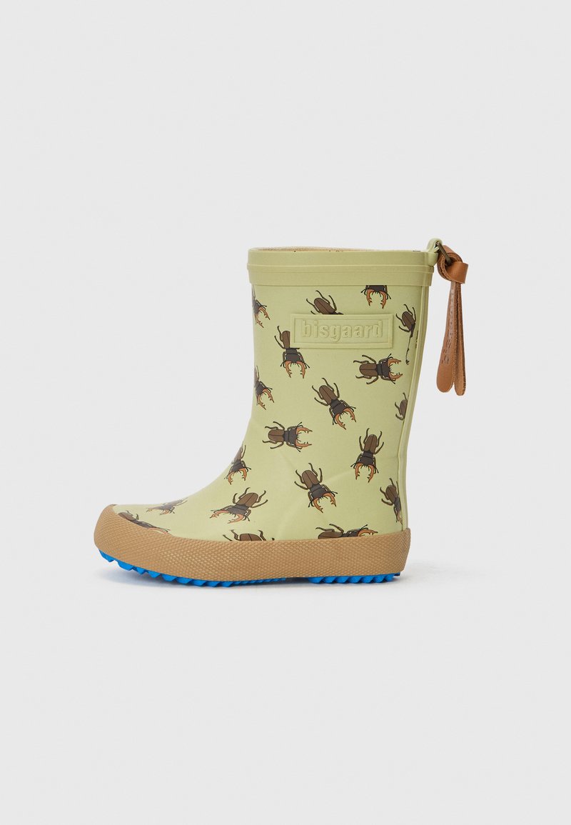 Botte de pluie en caoutchouc verte avec un motif de coléoptère, semelle beige et semelle extérieure bleue. Elle possède un tirant en cuir brun et un logo embossé.