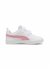 Zapatilla blanca con acentos en rosa, material sintético, dos correas de Velcro, puntera perforada, suela de goma y cuello acolchado.
