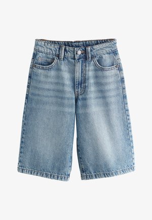 Svetlo modri denim kratke hlače z gumbom spredaj in zadrgo, z zankami za pas in pet žepnim dizajnom, prikazane položene na beli podlagi.