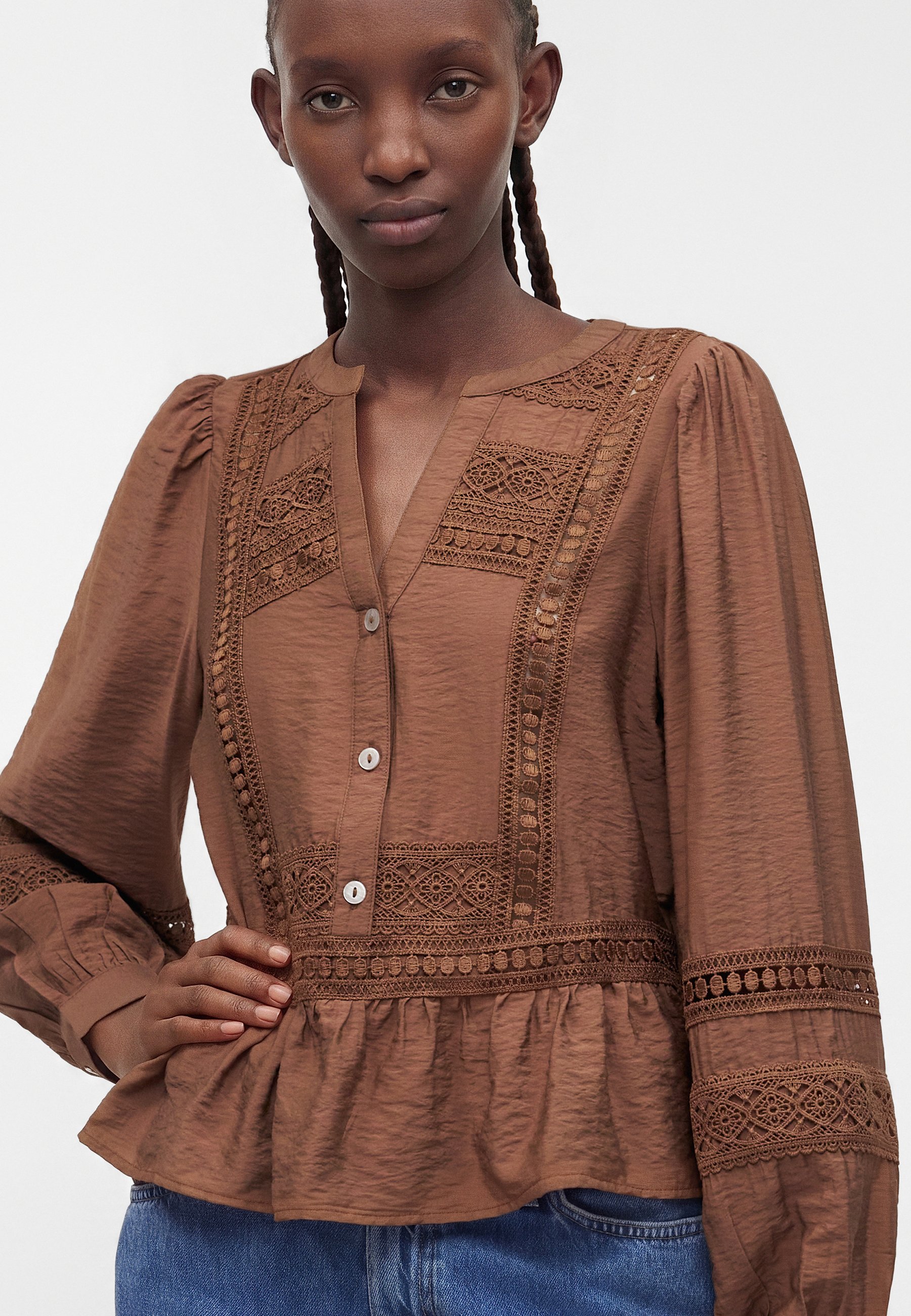 ⭐︎COCOA⭐︎ Marvine Jenna Blouse Vero Moda VMJULES TAPE BUTTON - Blouse - cocoa brown/brown - Zalando