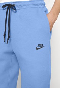 Nike Sportswear TECH FLEECE - Tepláky - polar/black