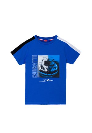 T-shirt di cotone blu con maniche corte, caratterizzato da un grafico di una macchina Bugatti e testo in grassetto. Accenti in nero e bianco sulle spalle.