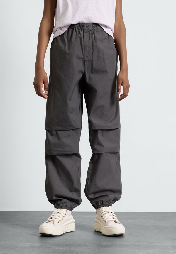PARACHUTE PANT - Stoffhose - dark matter