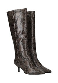 Puntige kniehoge laarzen in bruin en zwart met een gestructureerd slangenprint. Beschikt over een slanke hak en een gladde afwerking met een aansluitend silhouet.