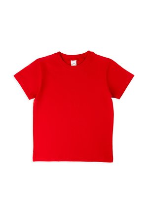 Prosty czerwony T-shirt z krótkim rękawem i okrągłym dekoltem, rozłożony na płasko na białym tle.