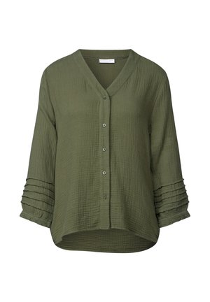Camicia verde con texture, bottoni sul davanti, scollo a V, maniche a tre quarti e dettagli plissettati ai polsini. Orlo curvo e materiale morbido.