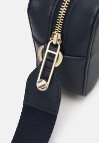 Tommy Hilfiger Olkalaukku - dark blue
