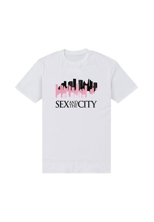 Hvid T-shirt med sort og pink bysilhuet-grafik og fed tekst "Sex and the City" centreret på forsiden.