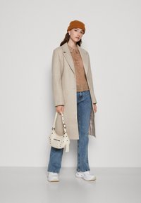 Pieces PCNASHA COAT - Manteau classique - white pepper