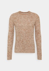 Ljusbrun stickad tröja med långa ärmar, rundad halsringning, strukturerat mönster samt ribbade manschetter och nederkant. Materialet verkar mjukt och varmt.