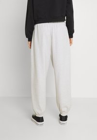 Levi's® PANTS - Trainingsbroek - orbit heather gray