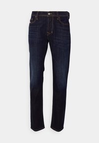 Jeans de mezclilla azul oscuro con corte recto, costuras amarillas en contraste, cinco bolsillos y un cierre clásico de botón metálico en la cintura.