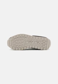 Levi's® STRYDER  - Zapatillas - regular black