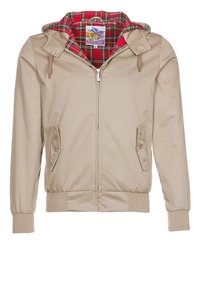 Beige bunda na zip s knoflíkovými bočními kapsami, žebrovanými manžetami a dolním lemem a červenou kostičkovanou podšívkou uvnitř kapuce.