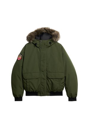 Grüne Kapuzenparka mit Fellbesatz, ausgestattet mit zwei vorderen Taschen, elastischen Bündchen und einem Reißverschluss, aus wetterbeständigem Material gefertigt.
