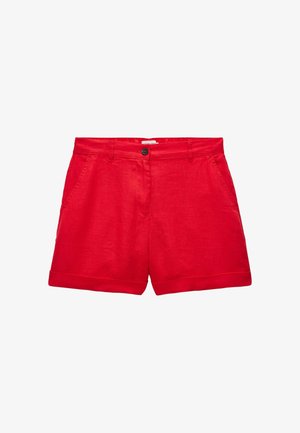 Shorts rouges vifs pour femmes avec poches avant, fermeture par boutons, passants de ceinture et ourlets retroussés sur fond blanc.