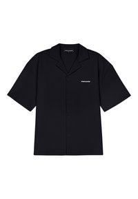 Zwarte kortslippige button-up shirt van ribbelstof, met een platte kraag en een klein "Pecador" logo op de linkerborst.