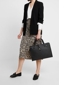 Anna Field Attachetasker - black
