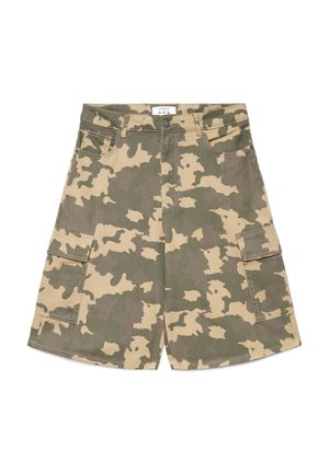 Pantaloncini cargo mimetici beige e verdi con bottone frontale, asole per cintura, tasche laterali con patta e tasche anteriori e posteriori.