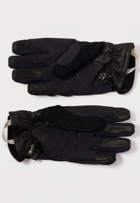 Melnas cimdi ar teksturētu audumu un ādas plaukstu. Ietver elastīgus aproces, pastiprinātas pirkstu galiem un mazu birku uz rokas.