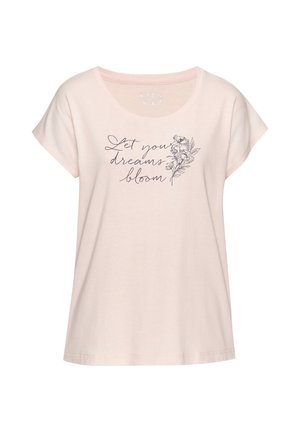 Helles rosa T-Shirt mit kurzen Ärmeln und rundem Ausschnitt, das mit einem floralen Grafikdruck versehen ist und den Text "Lass deine Träume blühen" in Schwarz zeigt.