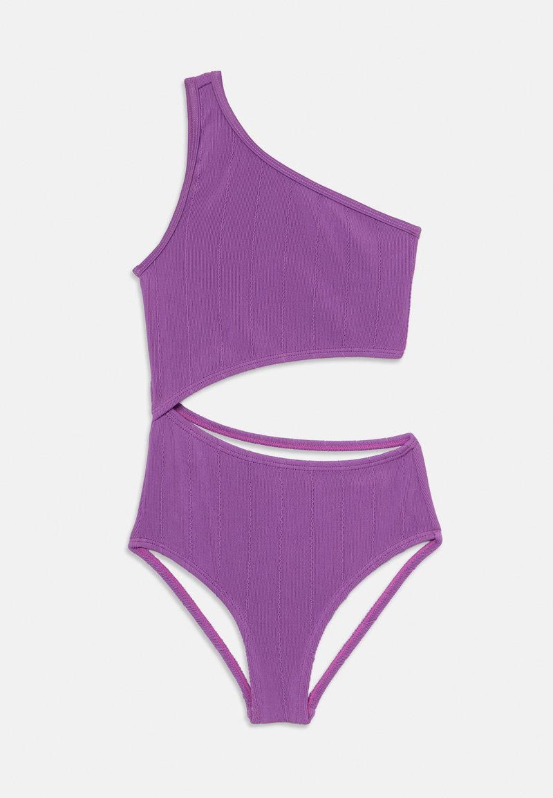 Vijolična bikinka s samo enim ramenskim trakcem in rebrasto teksturo, v kombinaciji z visokim bikini dnom, ki ima izrezane detajle in ujemajočo se barvo.