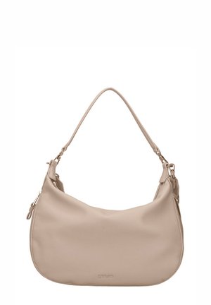 Borsa a tracolla in pelle beige dalla forma curva, con una singola tracolla e chiusura con cerniera. Presenta una discreta marcatura sul davanti.