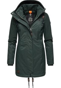 Grön, vattentät jacka med texturerad yta, dragkedja fram, justerbar huva, dragsko i midjan och logotypdetaljer. Har sidofickor.