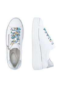 Sneakers bianche dal design elegante, con una cerniera laterale e lacci colorati con motivi blu e gialli. Suola in gomma, finitura liscia.