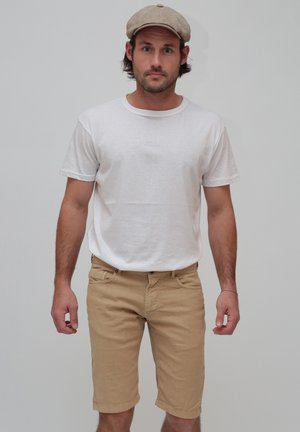 THOMAS - Denim shorts - sand