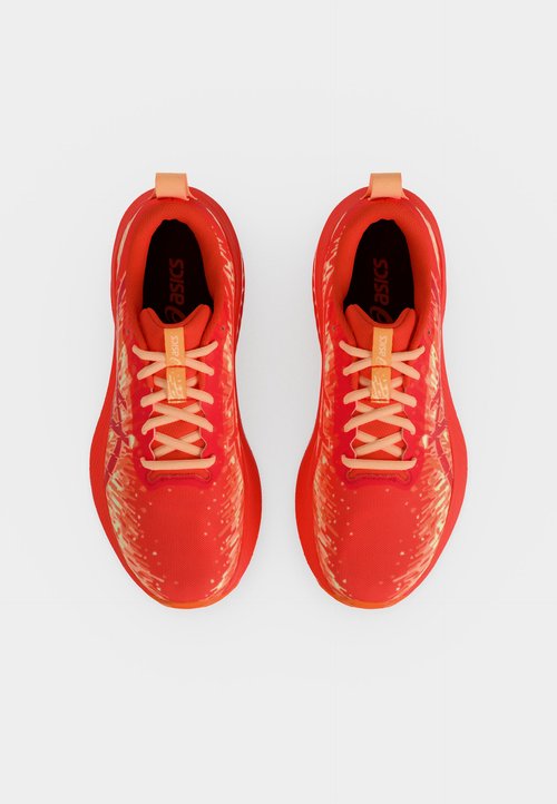 ASICS GEL-NOOSA TRI 16 GS UNISEX - Zapatillas running asfalto - cherry tomato/energy orange — photo 5