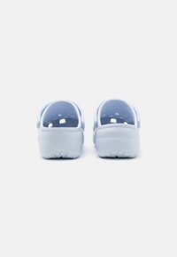 Crocs CLASSIC PLATFORM - Natikači s peto - dreamscape
