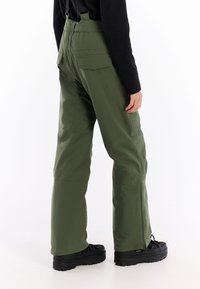 Groene, waterdichte broek met een rechte pasvorm, verstelbare bretels en achterzakken. Textuurstof, versterkte ritsen bij de enkels.