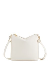 Bílá crossbody taška z falešné kůže s trojúhelníkovým vrškem, zlatými akcenty, nastavitelním popruhem a zipovým uzávěrem.