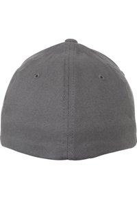 Cappellino da baseball grigio con visiera curva, realizzato in twill di cotone. Presenta sei fori di ventilazione e una texture liscia.