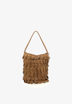 Borsa a tracolla in pelle marrone con frange a strati, bordi smerlati e dettagli traforati. Tracolla sottile per il trasporto.