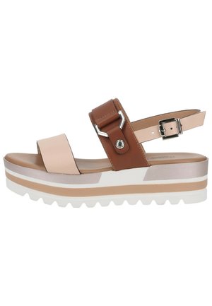 Damesandaler med plateau med beige og brune læderremme, en sølvspænde og en ribbet hvid og beige sål.