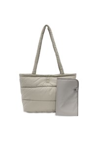 Gewatteerde lichtgrijze totebag met twee lange hengsels, voorzien van een gewatteerd ontwerp en een vastgemaakt grijs etui met drukknopsluiting.