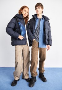 Rains ALTA PUFFER JACKET UNISEX - Zimná bunda - navy