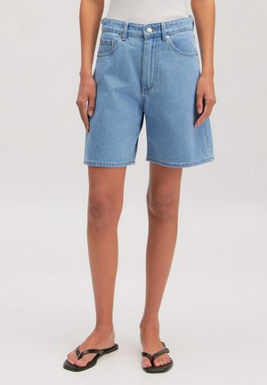 EDITED, EDITED JEANS PHOENIX - Jeansshort - blue denim