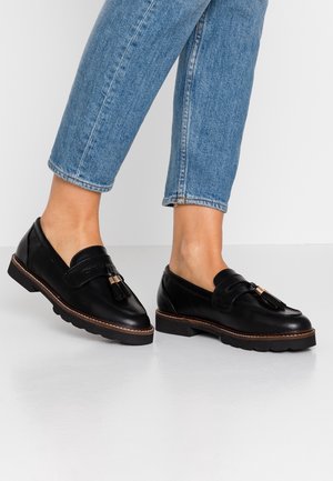 Sorte læder loafers med en dekorativ kvast, en glat tekstur og en tykk gummisål med en brun kontrastakcent.