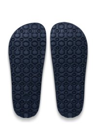 Wkładki o wzorze plastra miodu wykonane z granatowej gumy, wyposażone w teksturowane uchwyty i konturowany kształt zapewniający wsparcie stopy i komfort.
