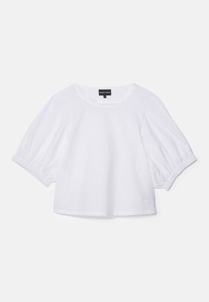 Top bianco a maniche corte con vestibilità ampia. Presenta maniche a sbuffo con polsini arricciati e scollatura tonda. Tessuto liscio con dettagli minimi.
