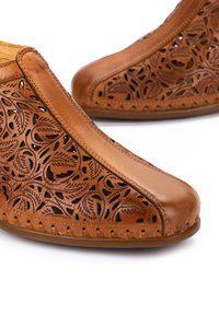 Pikolinos ROMANA - Sandalias - light brown