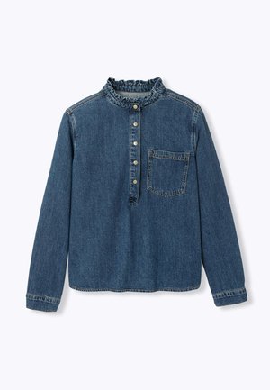 Chemise en denim à manches longues, col volanté, patte de boutonnage sur le devant et une poche poitrine. Couleur bleu foncé avec des accents délavés.