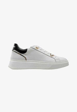 Weiße Leder-Sneaker mit schwarzem Fersenakzent, goldenen Ösen und einer strukturierten weißen Gummisohle. Verfügt über ein schlankes Design für Vielseitigkeit.