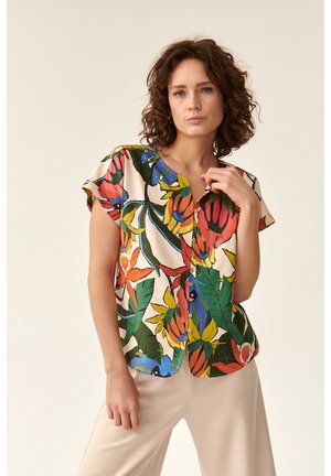 Bluză cu mânecă scurtă, cu butoni, de culoare crem, cu un imprimeu floral ce include culori vibrante precum roșu, albastru și verde, având un guler rotund și un tiv curbat.