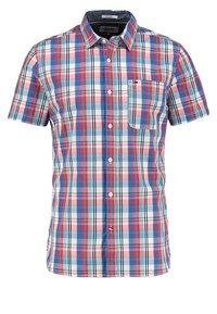 Chemise à manches courtes boutonnée, motif à carreaux rouge, bleu et blanc, avec une poche poitrine avant sur le côté gauche.
