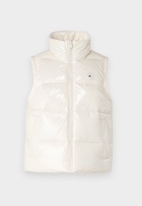 Weißer Puffer-Weste mit hohem Kragen, glänzender Oberfläche, Frontreißverschluss und Logodetail. Verfügt über zwei Seiten Taschen und ein Rautenmuster.