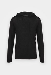 Czarna długorękawowa bluza z kapturem, wykonana z miękkiego, lekkiego materiału, z kieszenią na przodzie, regulowanymi sznurkami i ściągaczami przy rękawach i brzegu.